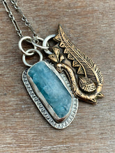 Load image into Gallery viewer, Green kyanite with bird charm set
