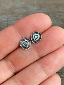 Concentric hearts stud earrings