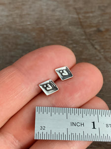 Tiny hearts stud earrings