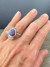 Load image into Gallery viewer, Dark Pink sapphire with textured accents size 8
