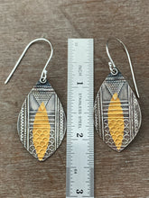 Load image into Gallery viewer, Keum Boo Triangle Pattern Earrings
