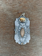 Load image into Gallery viewer, Owl pendant - Dendritic agate and chocolate moonstone
