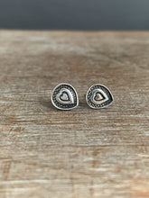 Load image into Gallery viewer, Concentric hearts stud earrings
