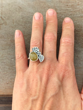 Load image into Gallery viewer, Yellow sapphire with leaf accents size 8
