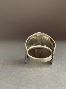 Large size 8 moon and leaves shield ring