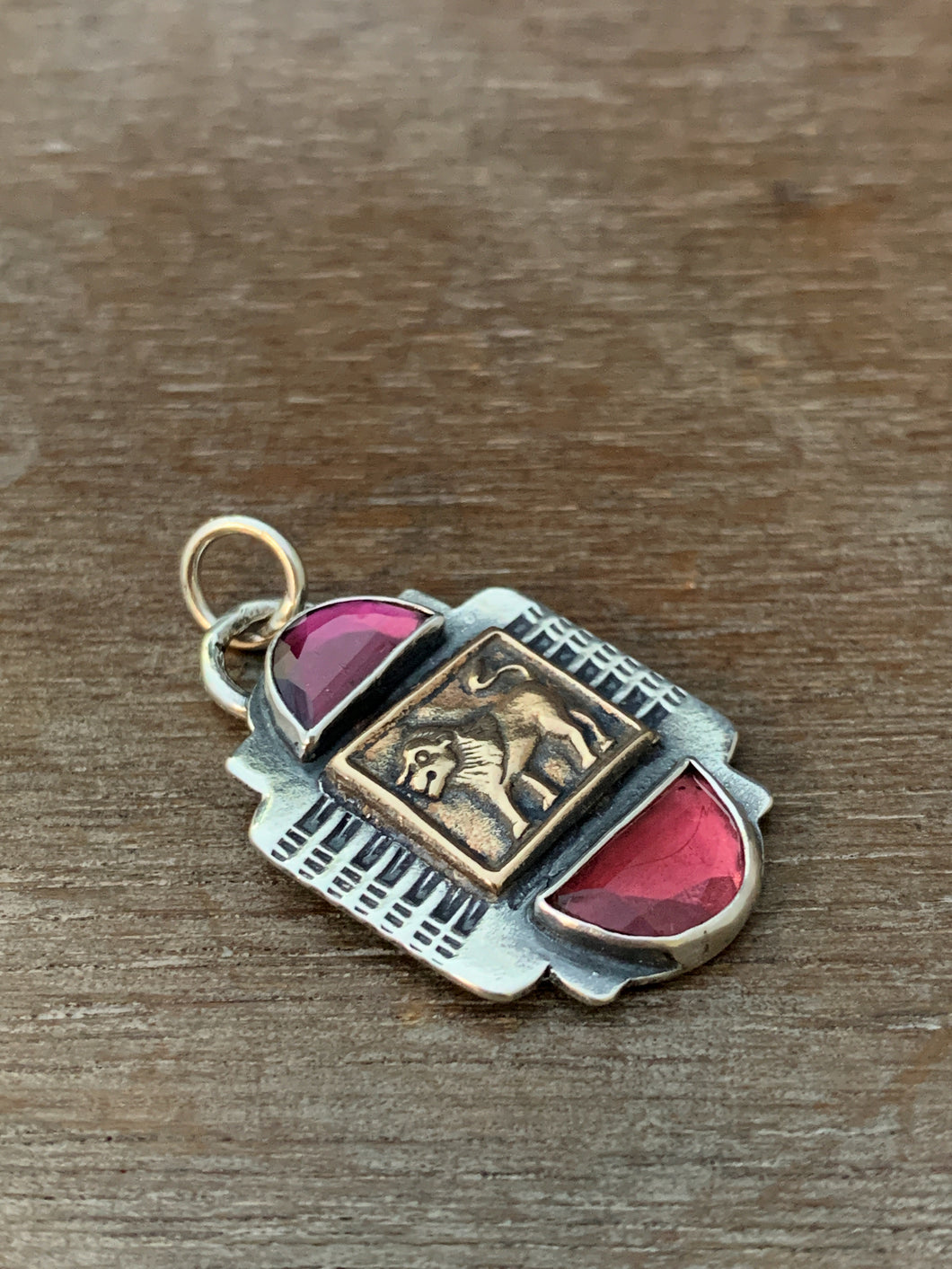 Small lion with garnets pendant