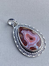 Load image into Gallery viewer, Tee pee canyon agate medallion
