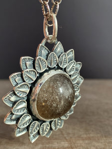 Included quartz medallion