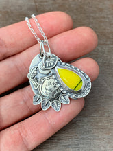 Load image into Gallery viewer, Antler and Bear Charm Set With a Rare Yellow Rosarita
