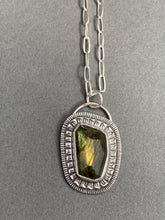 Load image into Gallery viewer, Labradorite pendant
