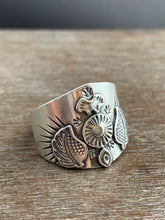 Load image into Gallery viewer, Large size 10 winged sacred symbol shield ring
