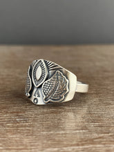 Load image into Gallery viewer, Winged eye ring size 8.5
