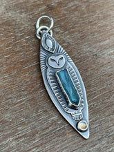 Load image into Gallery viewer, Owl pendant - Aura crystal and labradorite
