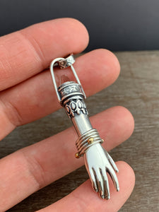 Hand pendant with cross on the palm