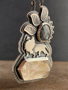 Lion with a silver sapphire and a Fenster quartz