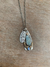 Load image into Gallery viewer, Green kyanite with bird charm set
