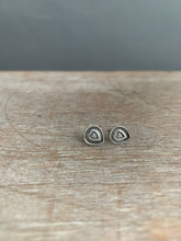 Load image into Gallery viewer, Concentric hearts stud earrings
