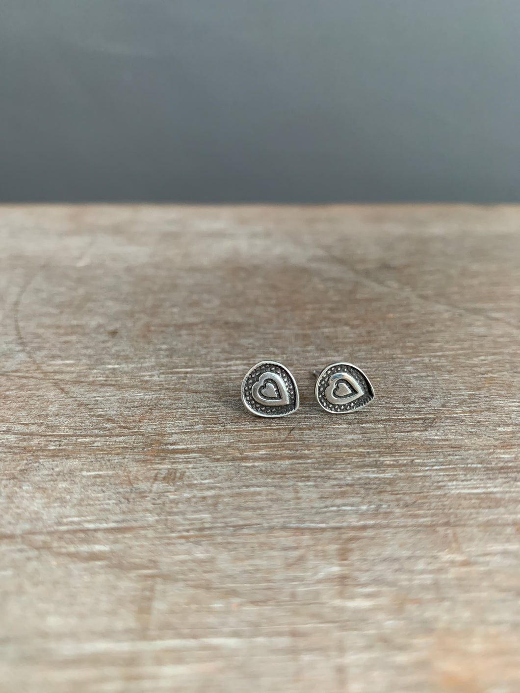 Concentric hearts stud earrings