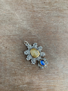 Yellow Sapphire and Blue Kyanite Set in 22k Gold