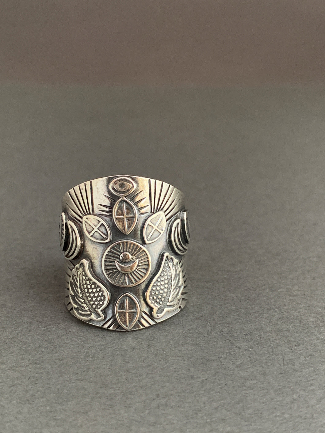 Large size 8 winged moon shield ring