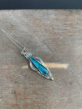 Load image into Gallery viewer, Apatite medallion

