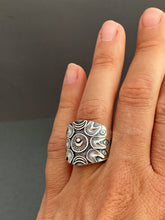 Load image into Gallery viewer, Medium Size 7 moon shield ring
