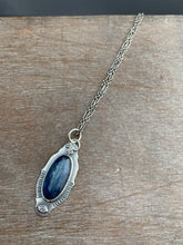 Load image into Gallery viewer, Blue kyanite pendent
